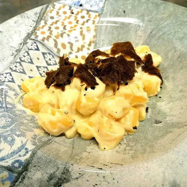 GNOCCHI CON TARTUFO DELLA LESSINIA E CREMA DI PARMIGIANO