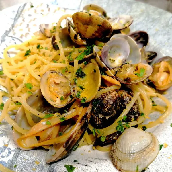 SPAGHETTO ALLE VONGOLE E BOTTARGA